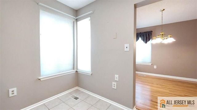 45 Farnham Square, Sayreville, NJ 08872