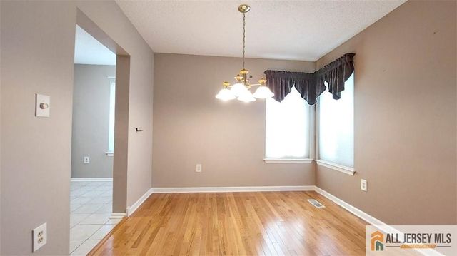 45 Farnham Square, Sayreville, NJ 08872