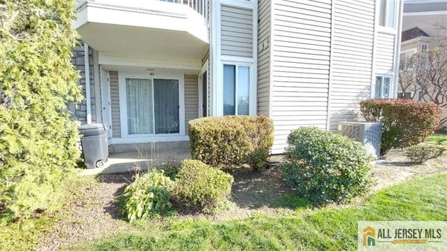 45 Farnham Square, Sayreville, NJ 08872