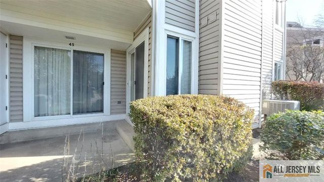 45 Farnham Square, Sayreville, NJ 08872