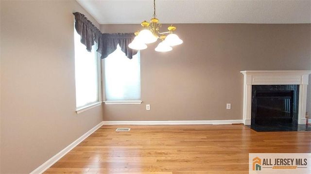 45 Farnham Square, Sayreville, NJ 08872