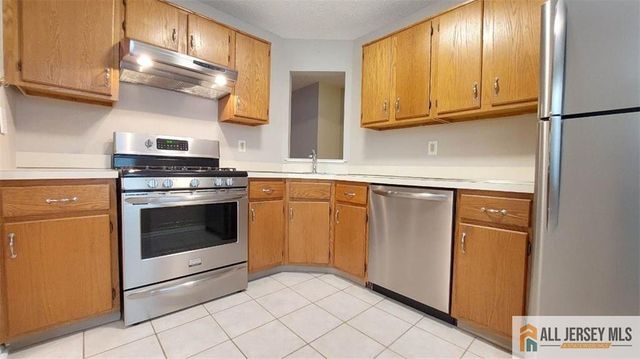 45 Farnham Square, Sayreville, NJ 08872