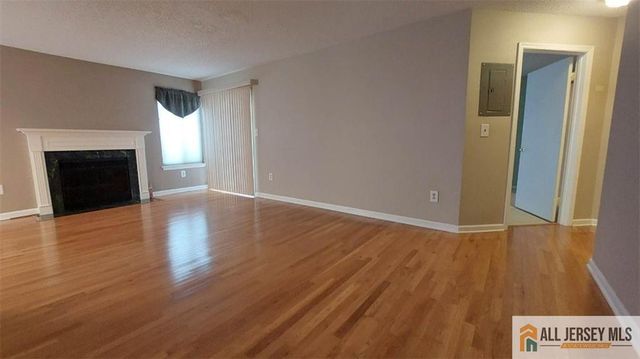 45 Farnham Square, Sayreville, NJ 08872