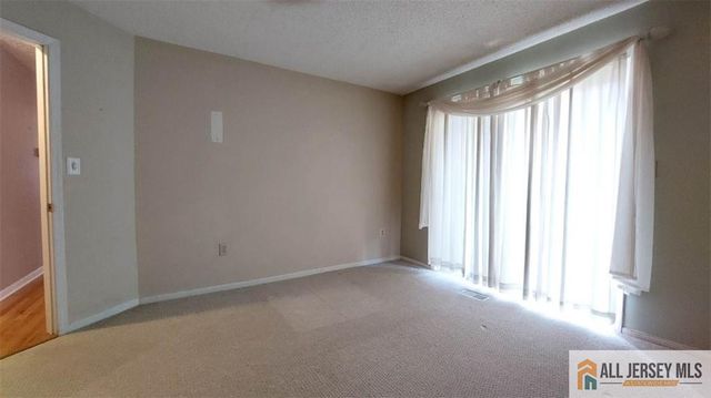 45 Farnham Square, Sayreville, NJ 08872