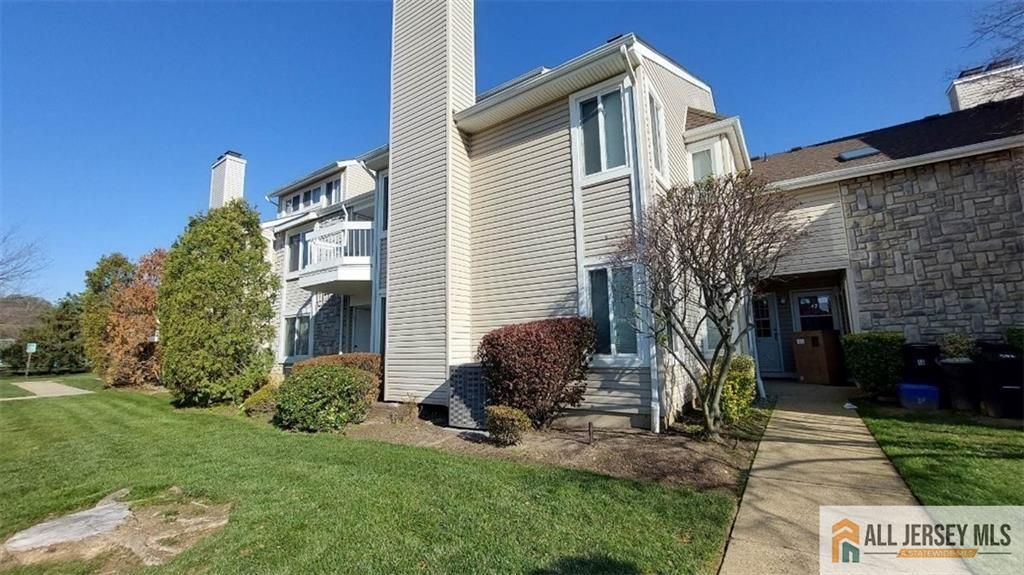 45 Farnham Square, Sayreville, NJ 08872