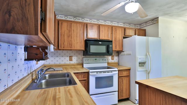 1719 Montgomery Avenue, Daytona Beach, FL 32117
