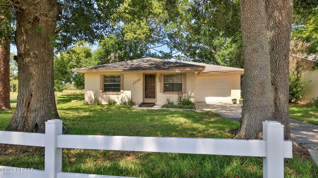 1719 Montgomery Avenue, Daytona Beach, FL 32117
