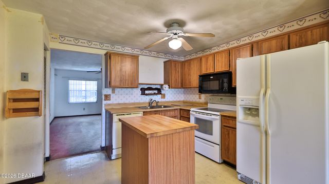 1719 Montgomery Avenue, Daytona Beach, FL 32117