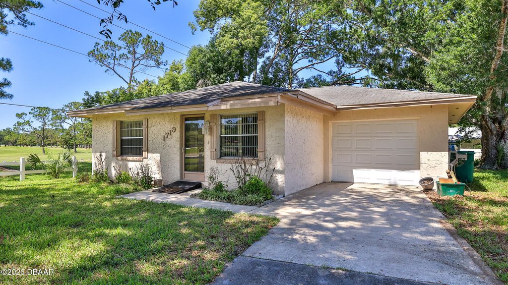 1719 Montgomery Avenue, Daytona Beach, FL 32117