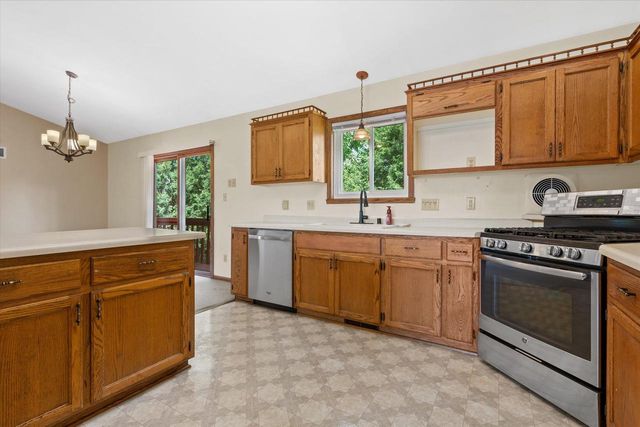W245N6566 Bowling Green STREET, Sussex, WI 53089