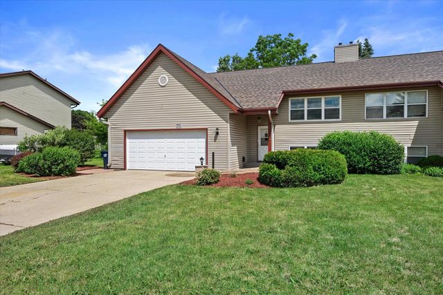 W245N6566 Bowling Green STREET, Sussex, WI 53089