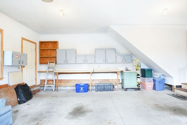18 Fox Ln, Falmouth, MA 02540
