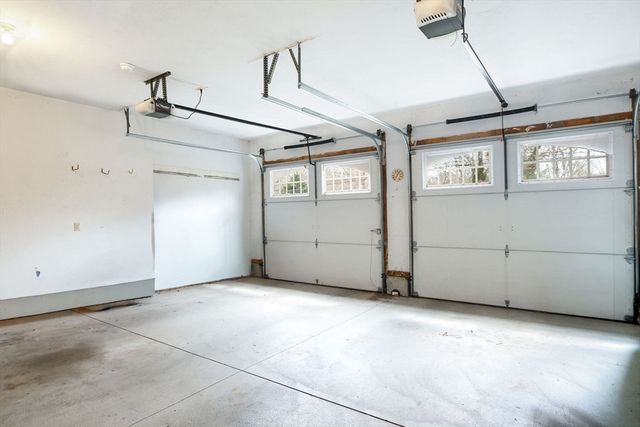 18 Fox Ln, Falmouth, MA 02540