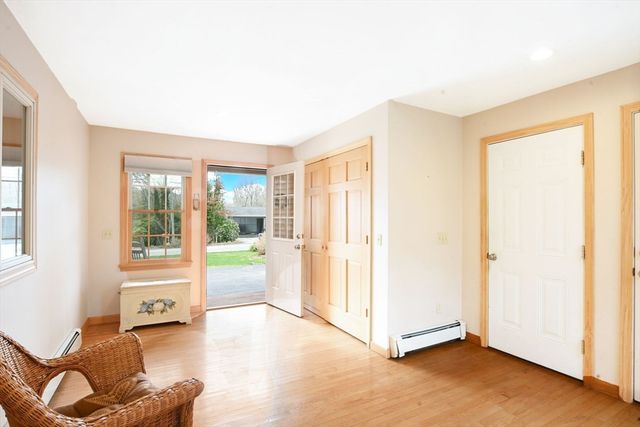 18 Fox Ln, Falmouth, MA 02540
