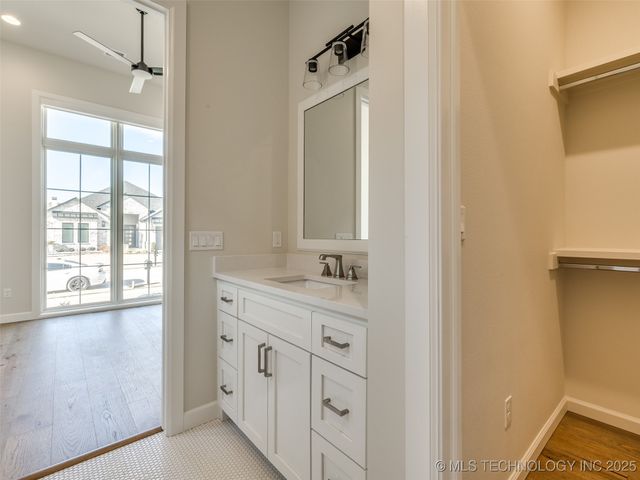 11909 S Vandalia Avenue, Tulsa, OK 74137