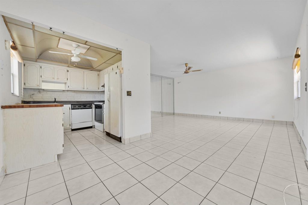 180 Saxony D, Delray Beach, FL 33446