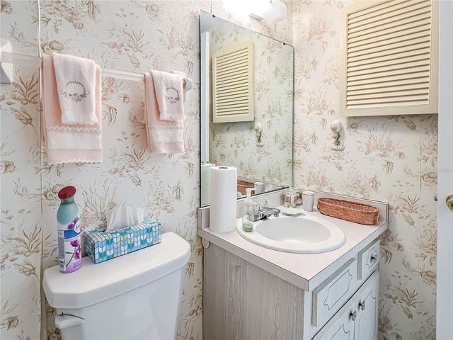 3424 LAKE BAYSHORE DRIVE 405 BUILDING P, Bradenton, FL 34205