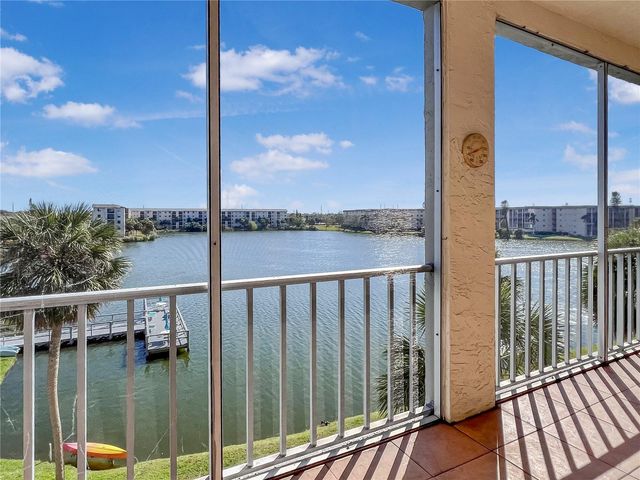 3424 LAKE BAYSHORE DRIVE 405 BUILDING P, Bradenton, FL 34205