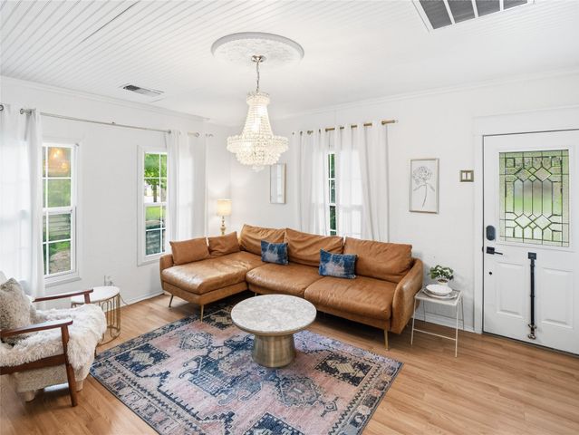 2007 S Church ST, Georgetown, TX 78626