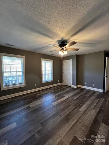 618 Brook Knoll Circle, Weaverville, NC 28787