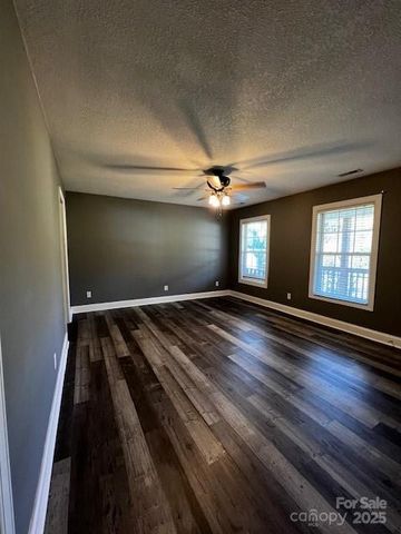 618 Brook Knoll Circle, Weaverville, NC 28787