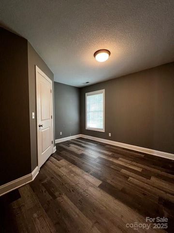 618 Brook Knoll Circle, Weaverville, NC 28787