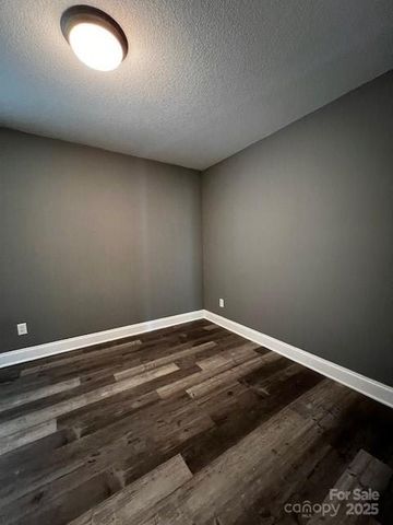 618 Brook Knoll Circle, Weaverville, NC 28787