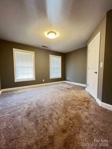 618 Brook Knoll Circle, Weaverville, NC 28787