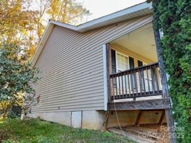 618 Brook Knoll Circle, Weaverville, NC 28787