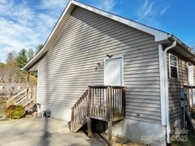 618 Brook Knoll Circle, Weaverville, NC 28787