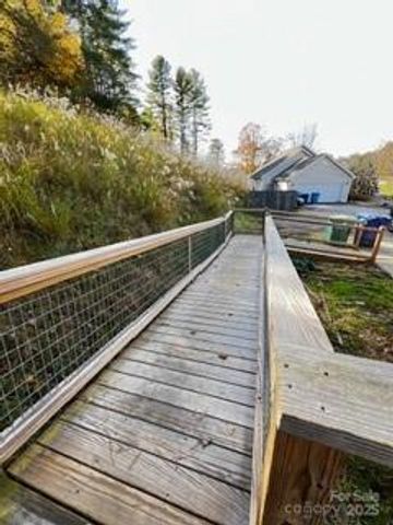 618 Brook Knoll Circle, Weaverville, NC 28787