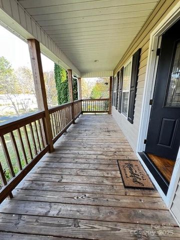 618 Brook Knoll Circle, Weaverville, NC 28787