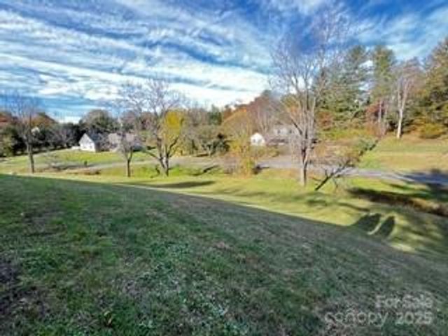618 Brook Knoll Circle, Weaverville, NC 28787