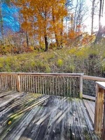 618 Brook Knoll Circle, Weaverville, NC 28787