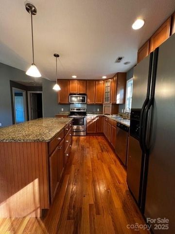 618 Brook Knoll Circle, Weaverville, NC 28787