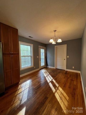 618 Brook Knoll Circle, Weaverville, NC 28787