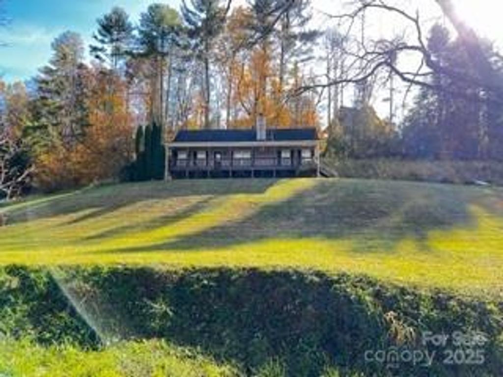 618 Brook Knoll Circle, Weaverville, NC 28787