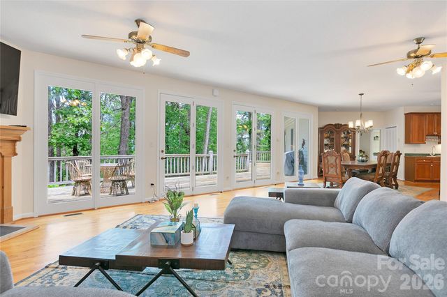154 Chestnut Lane, Cedar Mountain, NC 28718