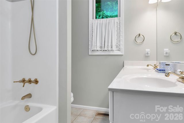 154 Chestnut Lane, Cedar Mountain, NC 28718