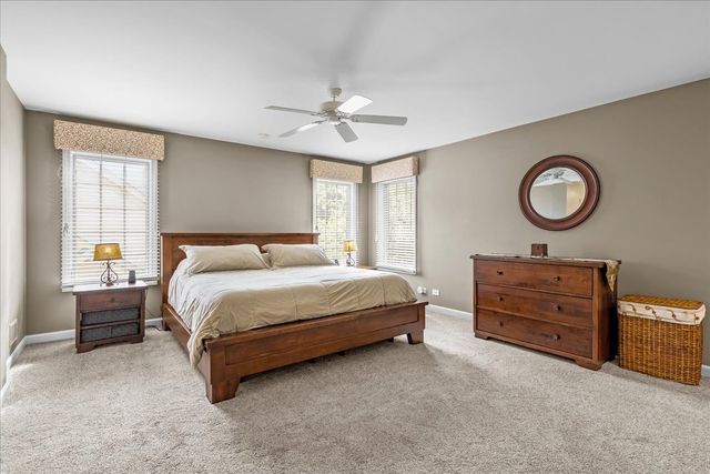 1924 Wyndham Circle, Glenview, IL 60025