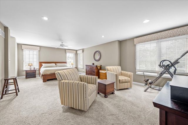 1924 Wyndham Circle, Glenview, IL 60025