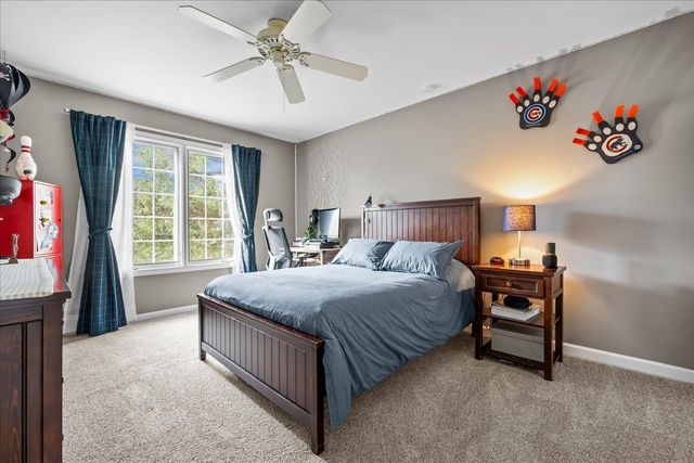 1924 Wyndham Circle, Glenview, IL 60025