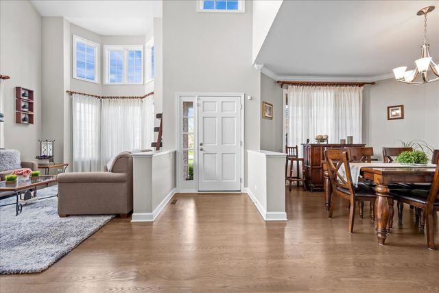 1924 Wyndham Circle, Glenview, IL 60025