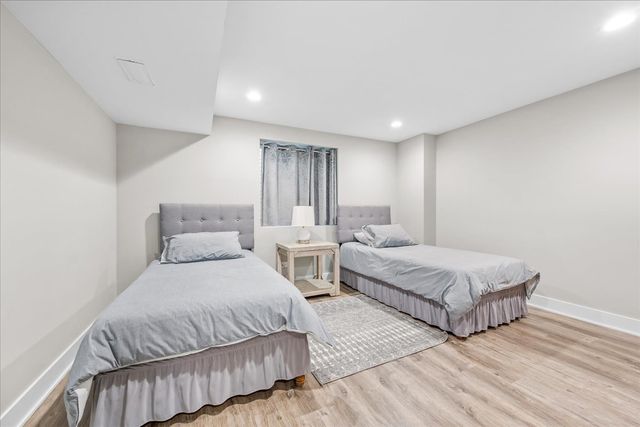 1924 Wyndham Circle, Glenview, IL 60025