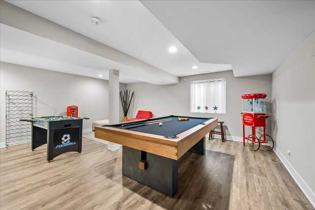 1924 Wyndham Circle, Glenview, IL 60025