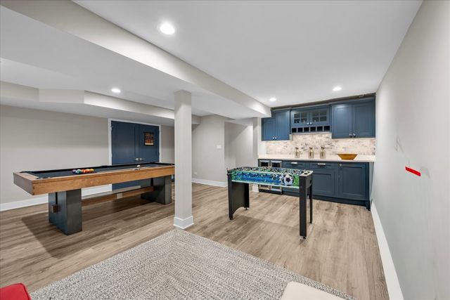 1924 Wyndham Circle, Glenview, IL 60025