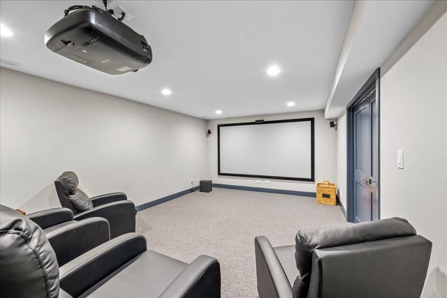 1924 Wyndham Circle, Glenview, IL 60025