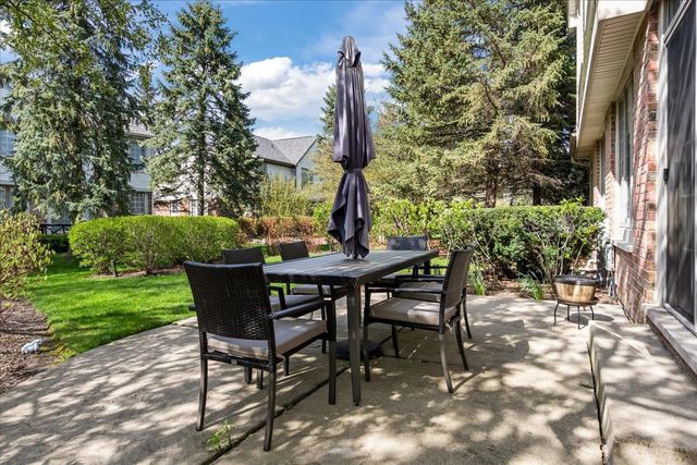 1924 Wyndham Circle, Glenview, IL 60025