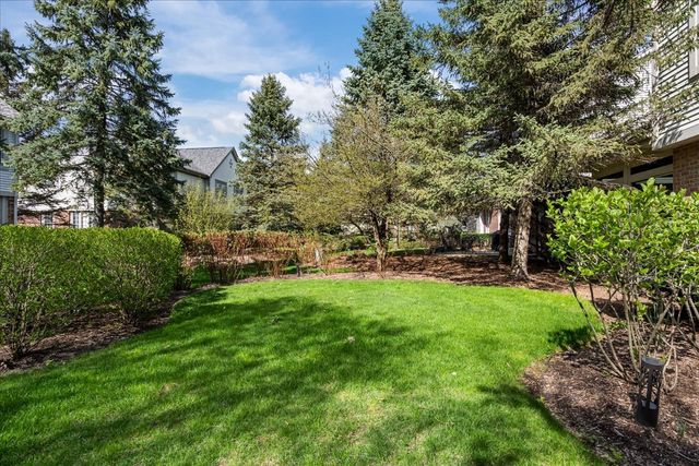 1924 Wyndham Circle, Glenview, IL 60025