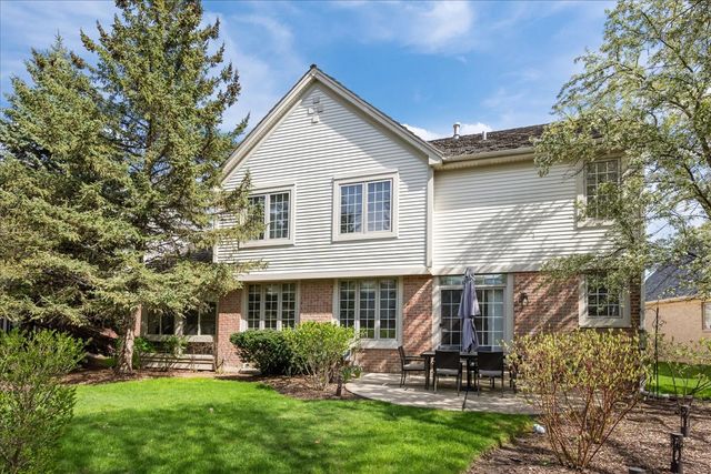 1924 Wyndham Circle, Glenview, IL 60025